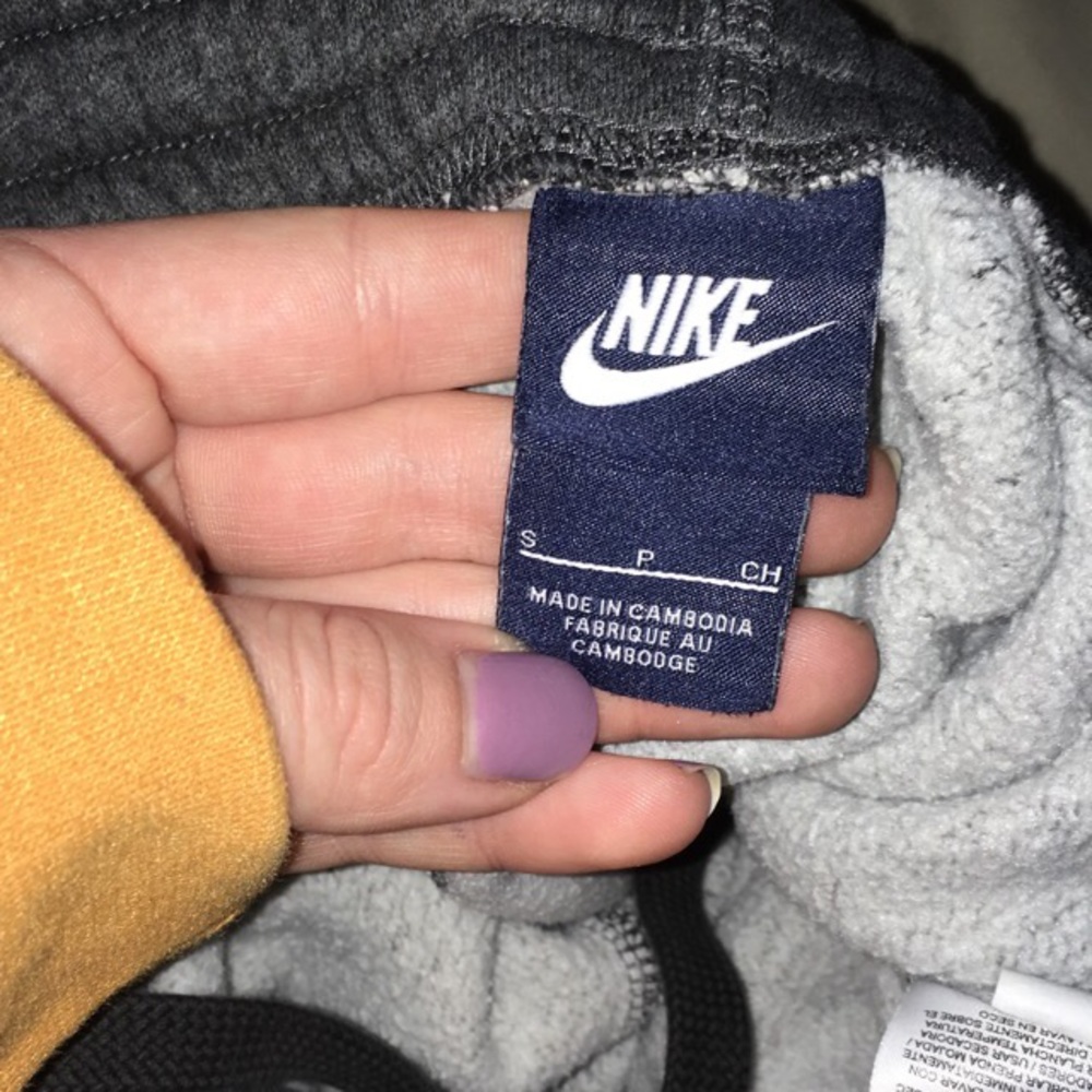 gray nike joggers size small